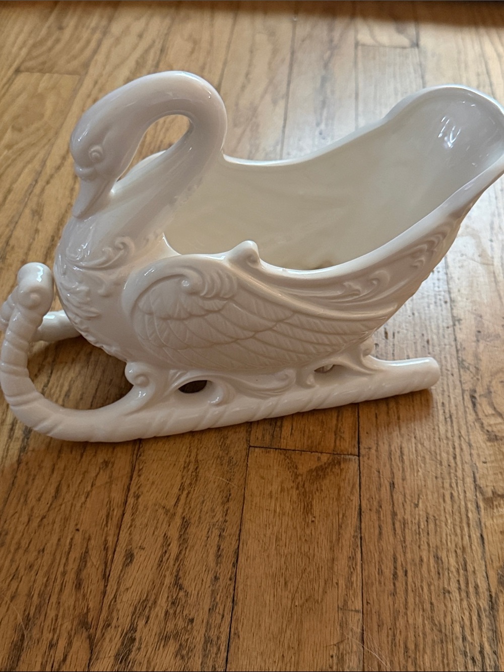 Vintage 1980's Oxford white ceramic swan sleigh planter